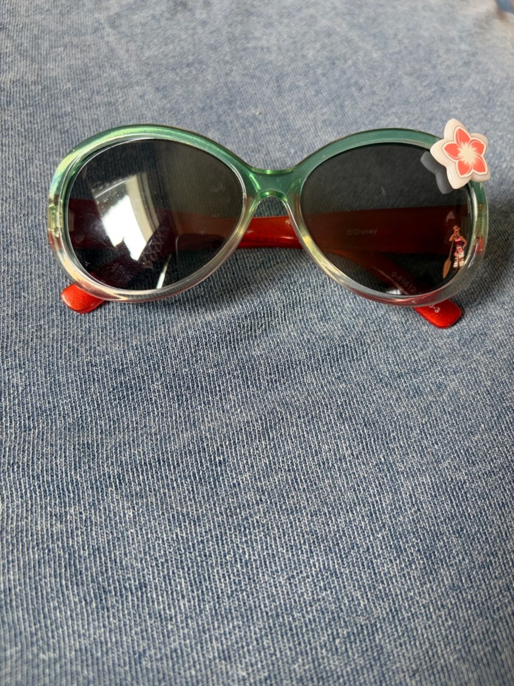 Moana Green Ombre Round Sunglasses with Red Temples